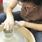 陶芸が初めての方でも電動ロクロに挑戦できる一日陶芸体験